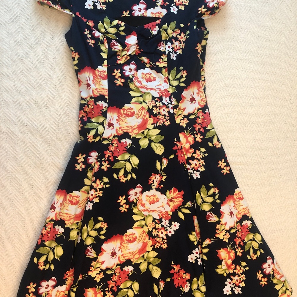 H & R Dress - Picture 4 of 6